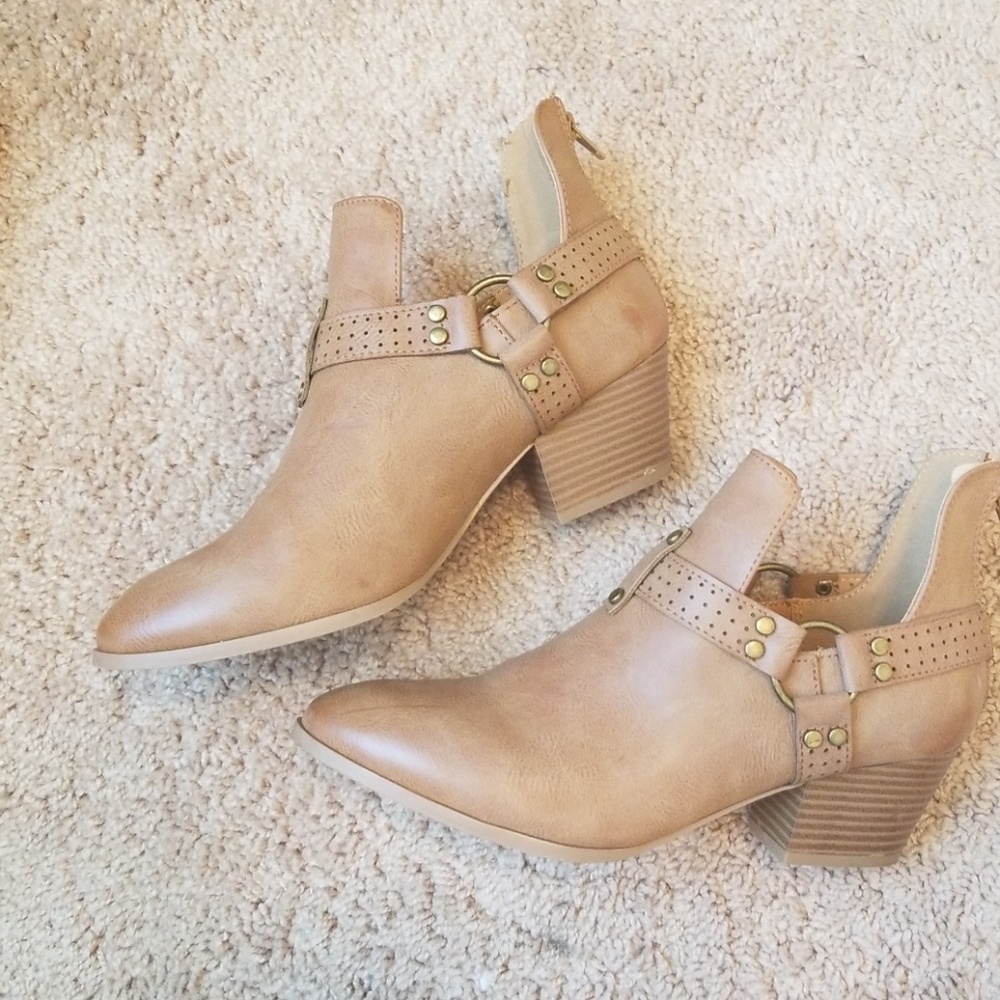 New Booties Carmel Slip On NEW in Box